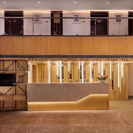 Deventure Sarovar Portico Patel Nagar Nova Deli Exterior foto