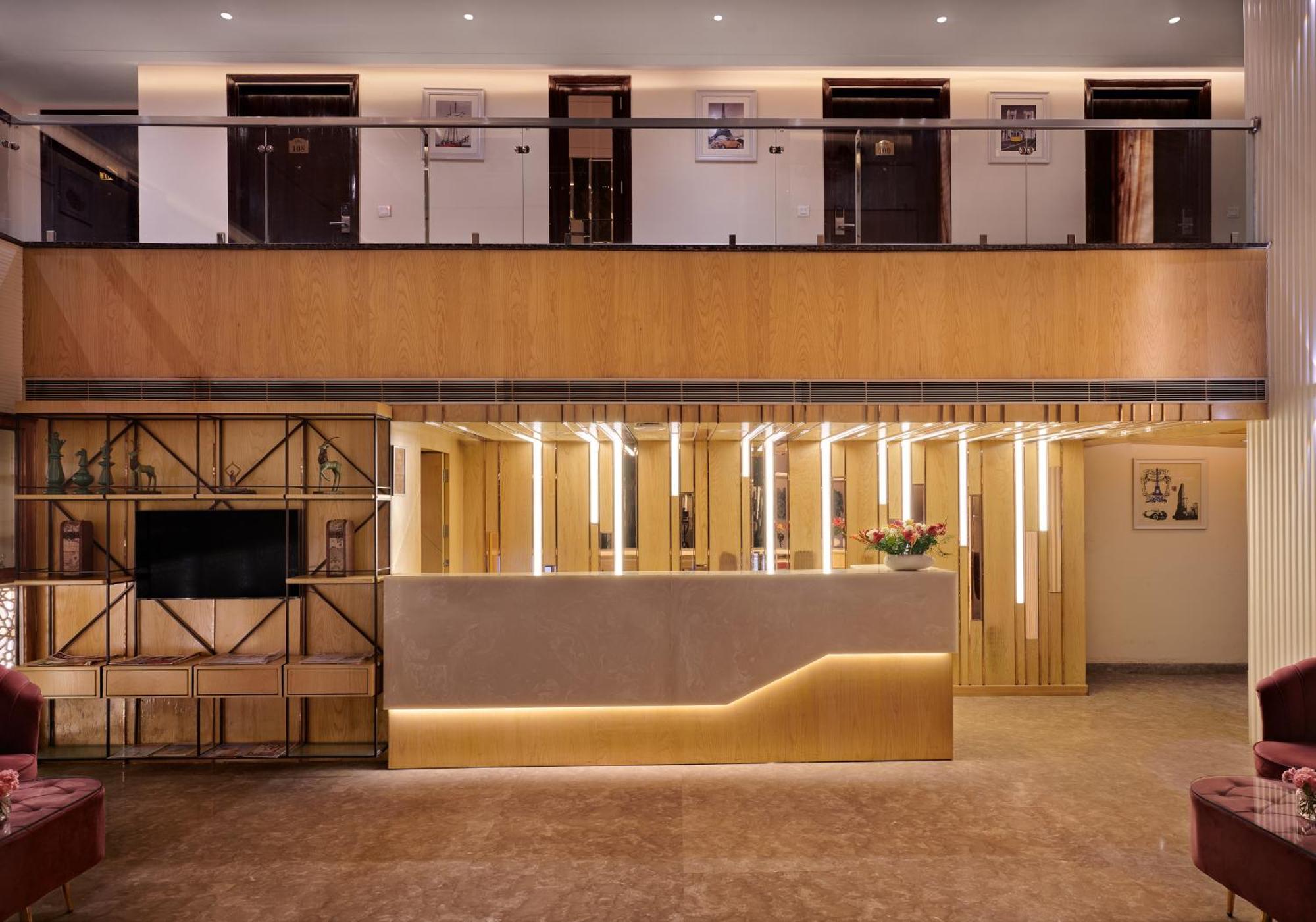 Deventure Sarovar Portico Patel Nagar Nova Deli Exterior foto