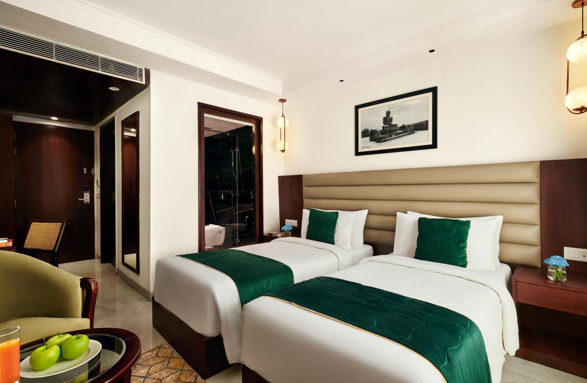 Deventure Sarovar Portico Patel Nagar Nova Deli Exterior foto
