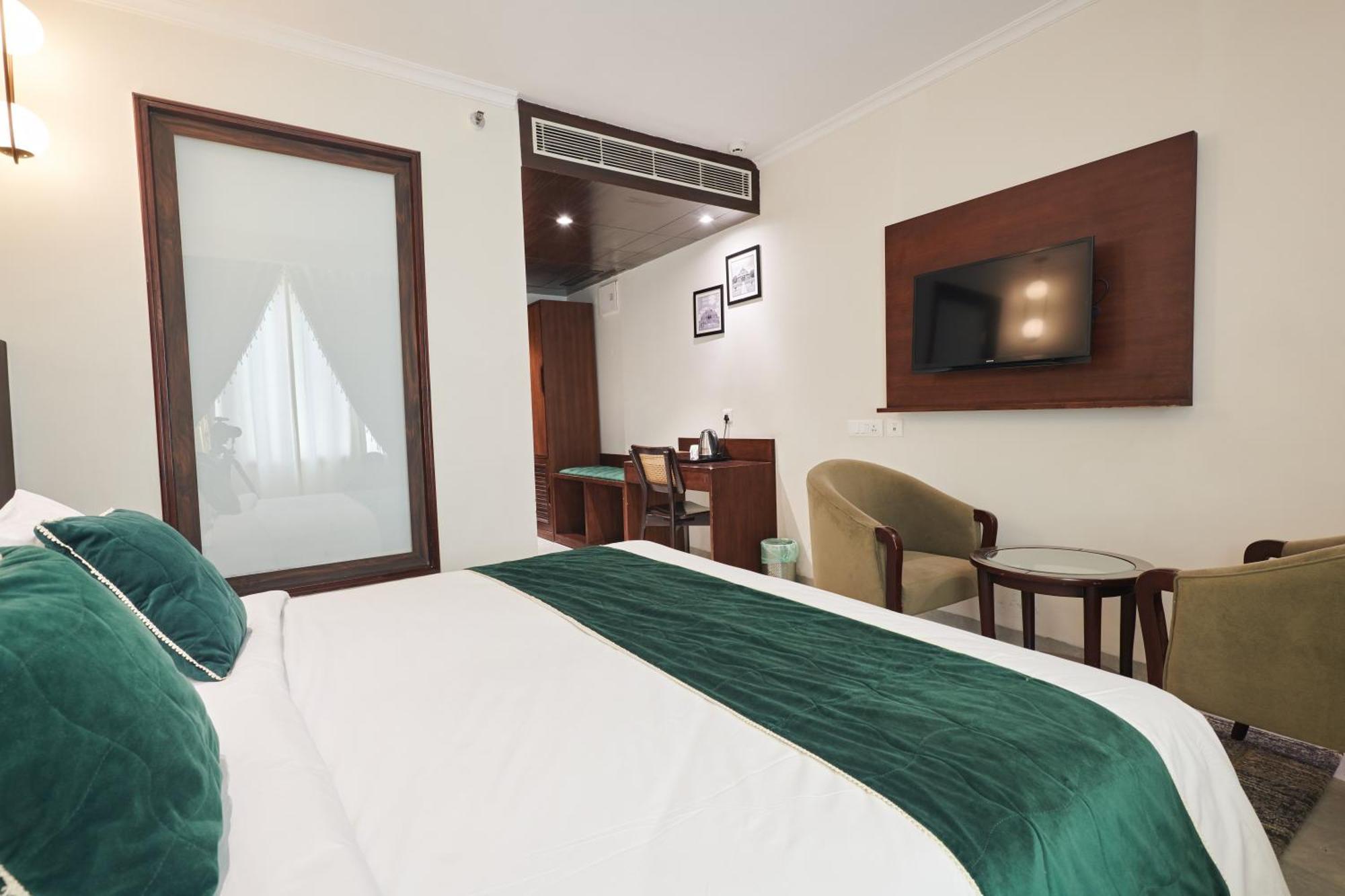 Deventure Sarovar Portico Patel Nagar Nova Deli Exterior foto