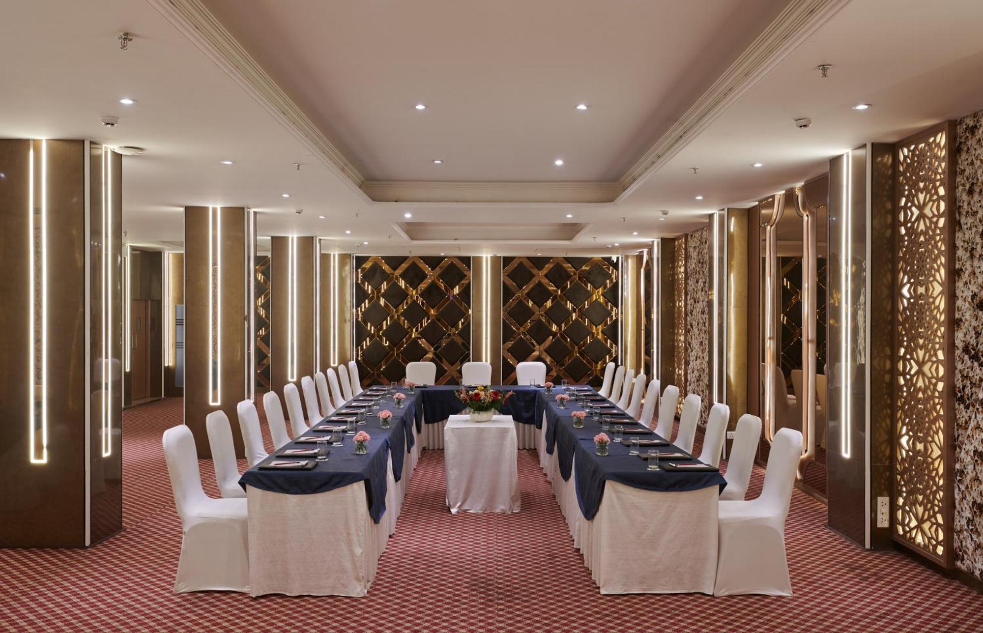 Deventure Sarovar Portico Patel Nagar Nova Deli Exterior foto