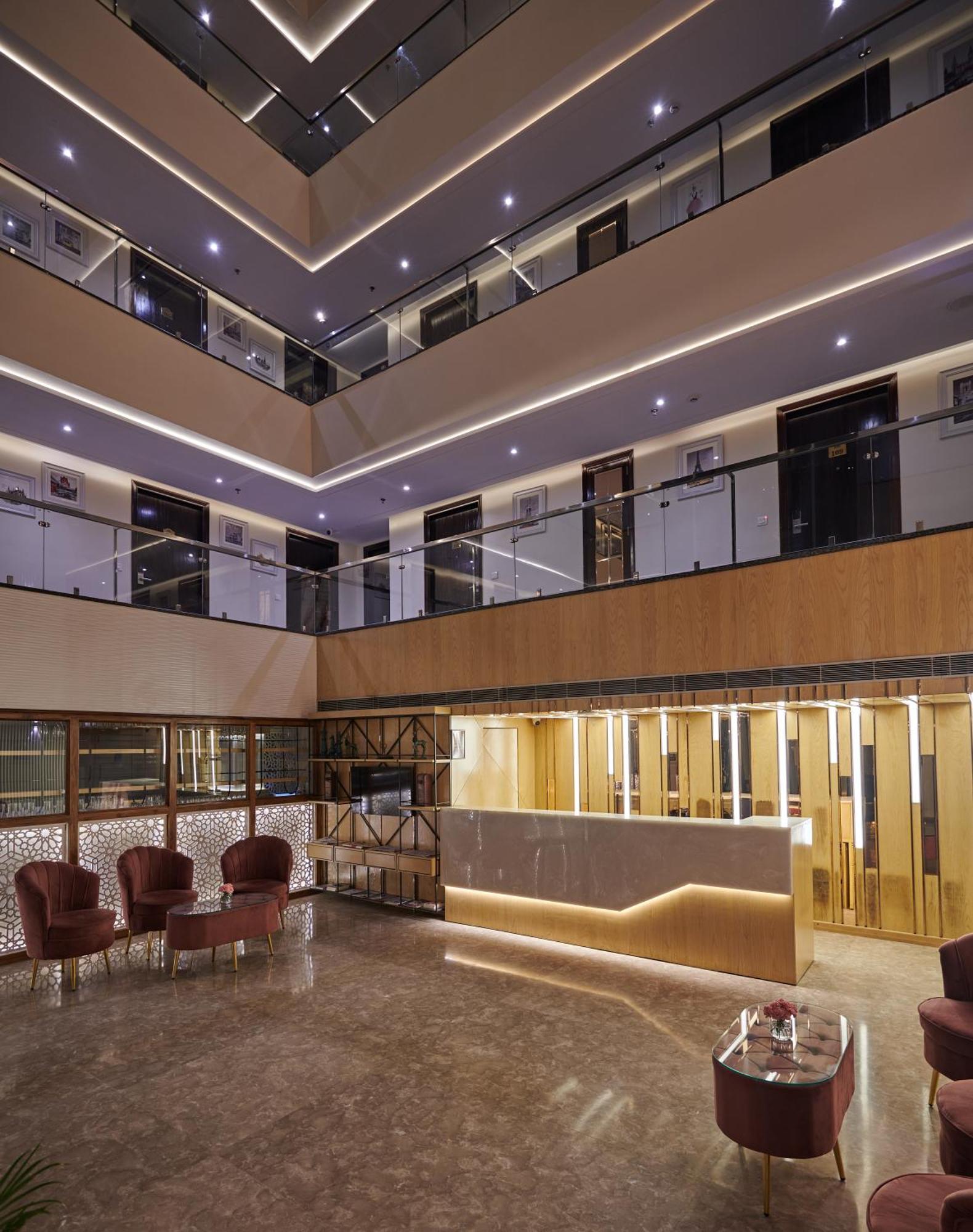 Deventure Sarovar Portico Patel Nagar Nova Deli Exterior foto