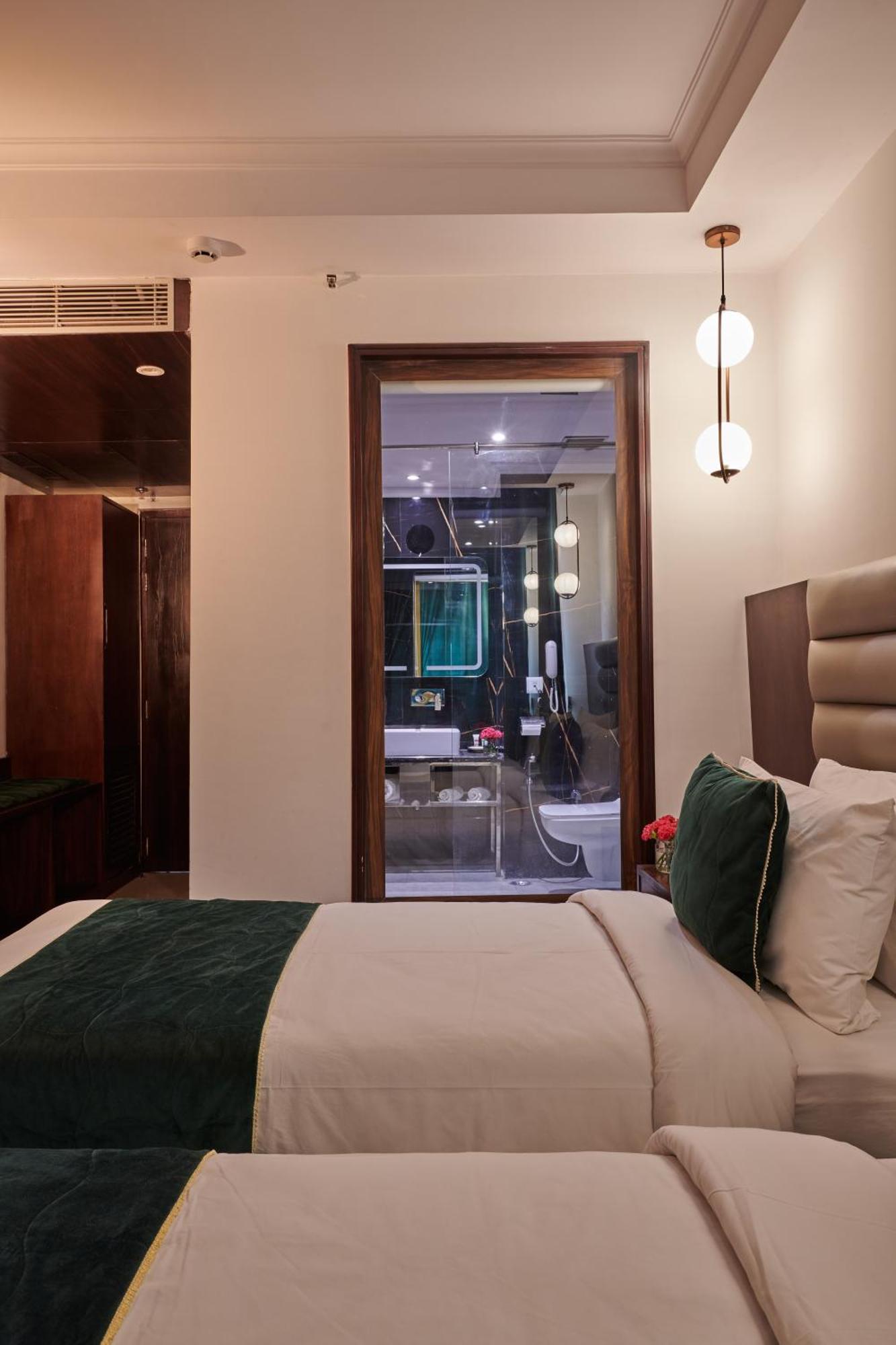 Deventure Sarovar Portico Patel Nagar Nova Deli Exterior foto